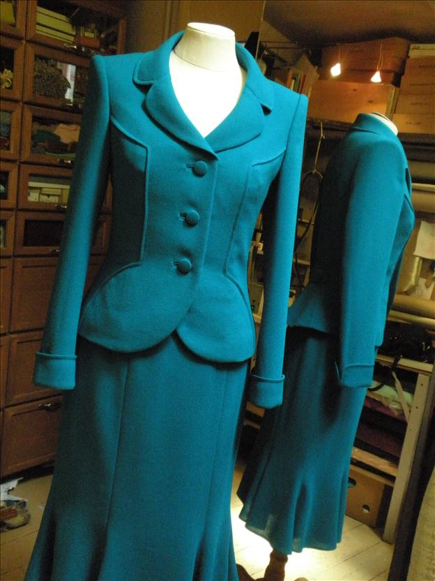 Suit in teal green wool crepe